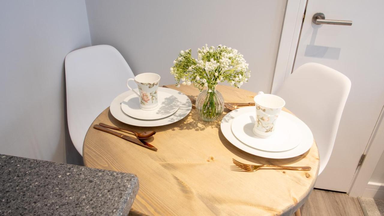 Modern Apartment With Free Parking And Wifi 스트렛포드-어폰-에이본 외부 사진