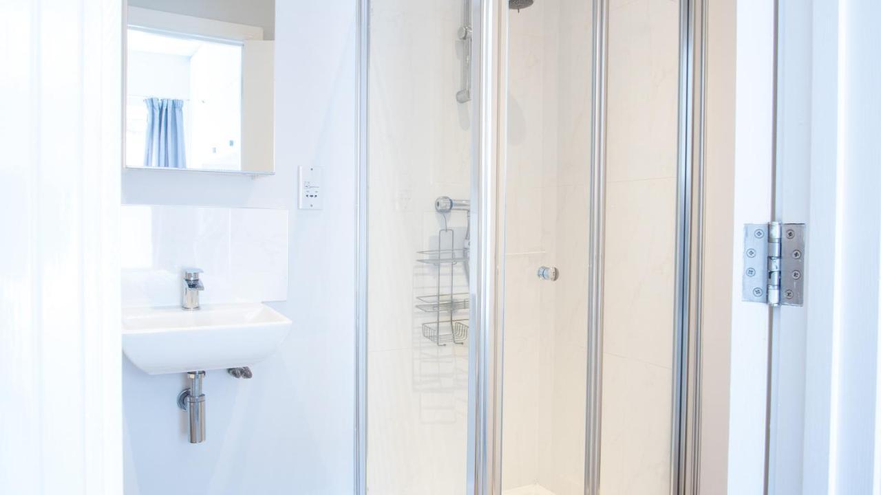 Modern Apartment With Free Parking And Wifi 스트렛포드-어폰-에이본 외부 사진